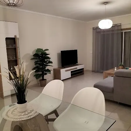 T2 Infante Moderno Wi-fi Garagem 50 M * Quarteira