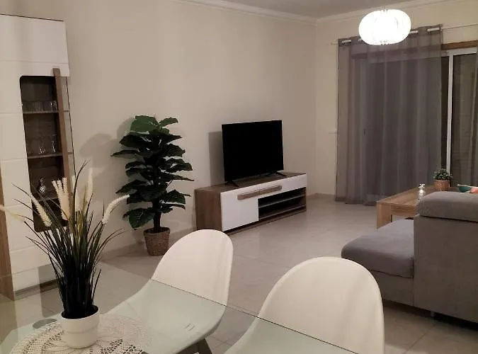 T2 Infante Moderno Wi-fi Garagem 50 M * Quarteira