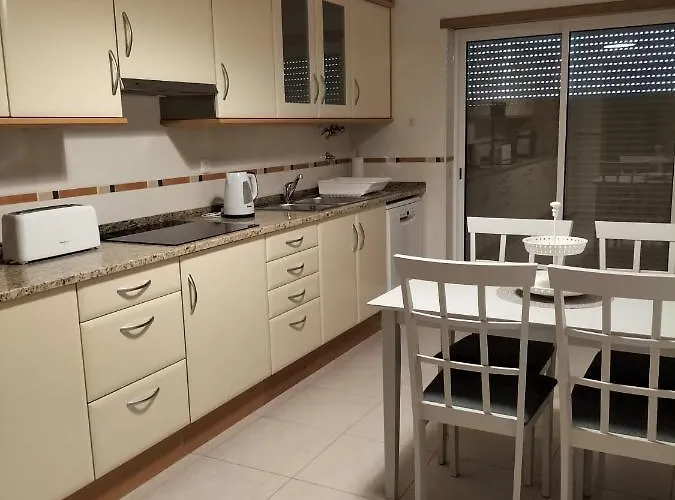 T2 Infante Moderno Wi-fi Garagem 50 M *